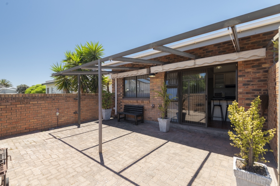 4 Bedroom Property for Sale in Middedorp Western Cape